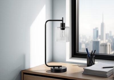 LIGHTING - 20"H TABLE LAMP BLACK METAL / GLASS SHADE / USB