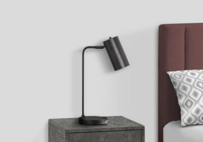 LIGHTING - 18"H TABLE LAMP BLACK METAL / BLACK SHADE / USB