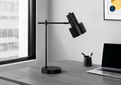 LIGHTING - 21"H TABLE LAMP BLACK METAL / BLACK SHADE / USB