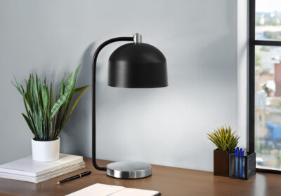 LIGHTING - 18"H TABLE LAMP BLACK / SILVER METAL